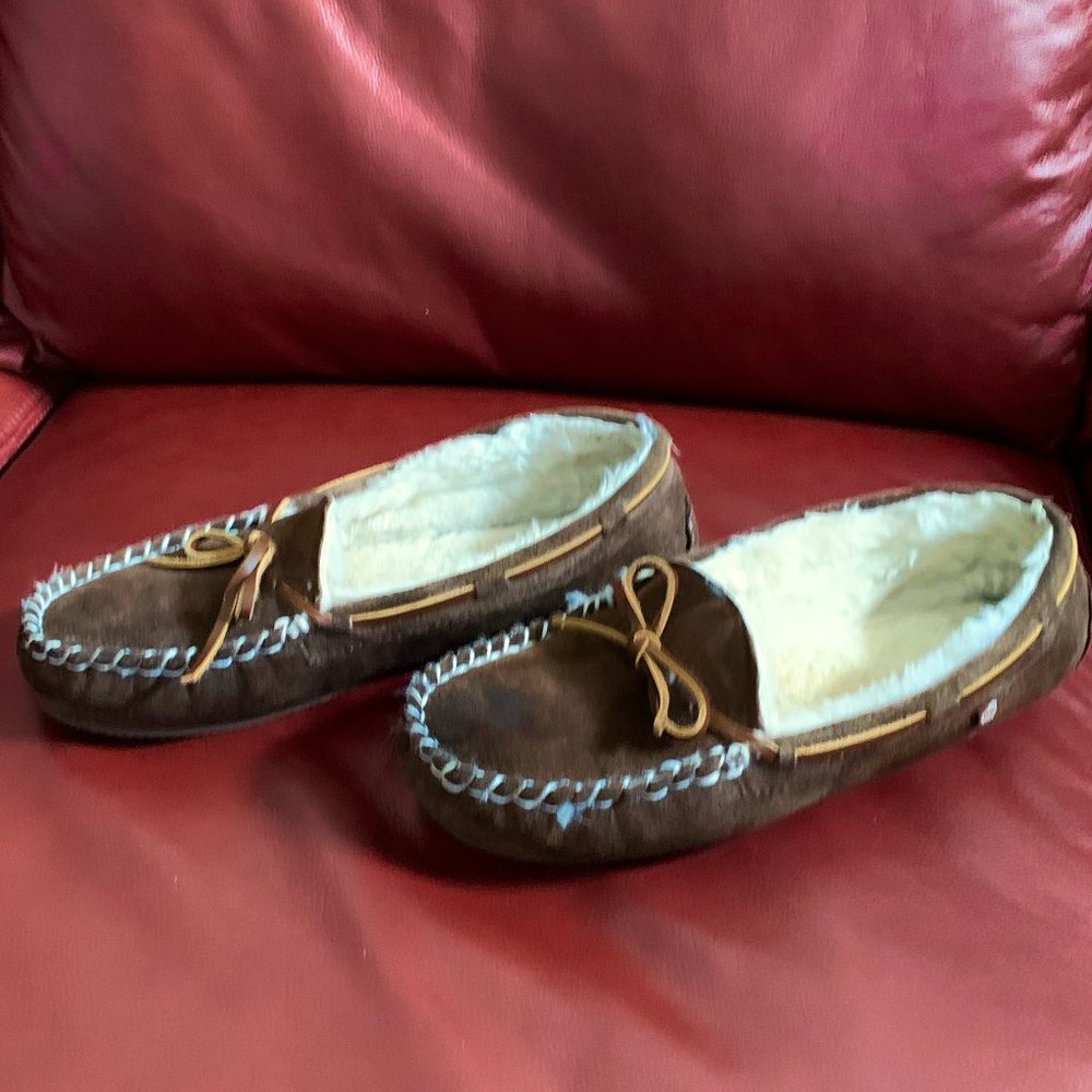 "Lamo" fleece lined moccasins, EUC, 8